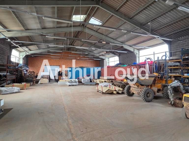 Location local 930.00 m² à FEUGUEROLLES BULLY