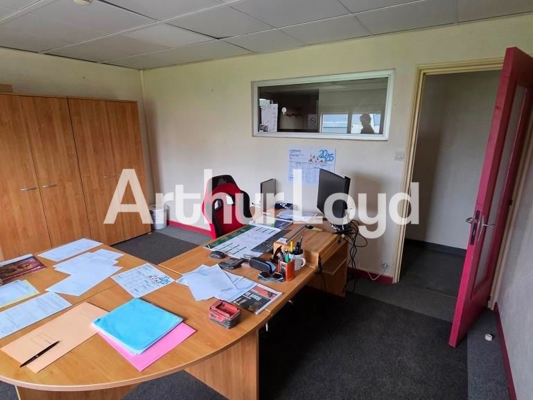 local d'activité feuguerolles bully 930 m²