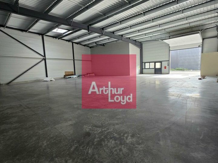 Location local d''activites 421 m² non divisibles