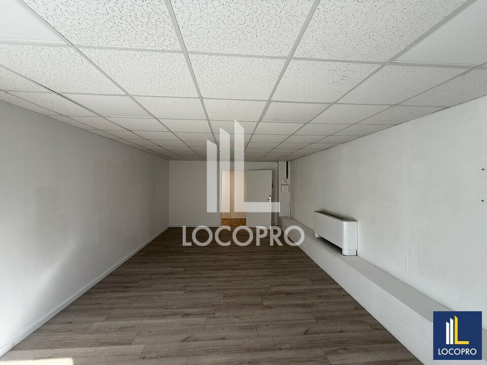 A LOUER - BUREAUX - 42,50 M2 - CARROS