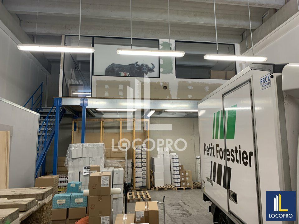 Location local d''activites 120 m² non divisibles