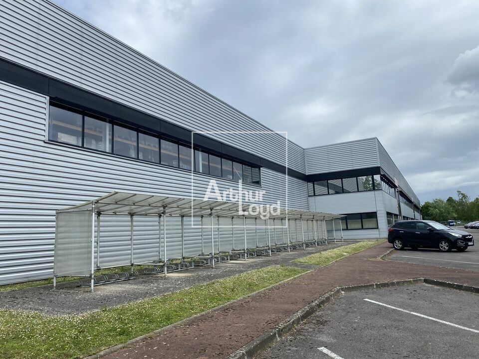 Location local d''activites 3299 m² divisibles à partir de 124 m²