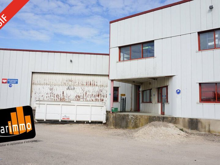 A VENDRE en exclusivité, un local d'activités d'environ 1000 m² sur un terrain indépendant de 3300 m².