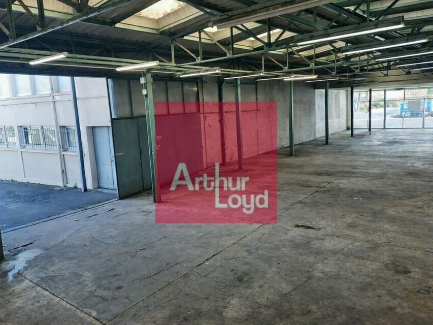 Vente local d''activites 590 m² non divisibles
