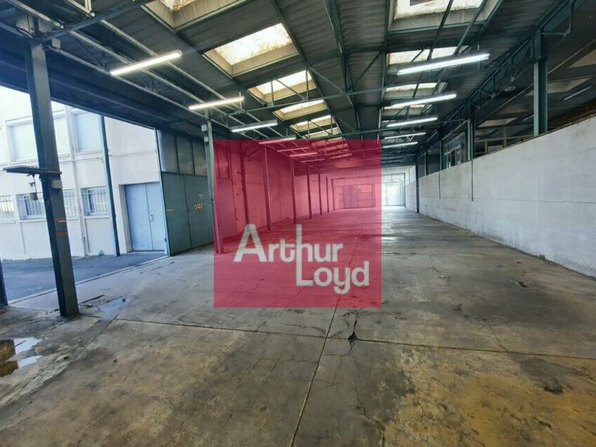 CLERMONT-FERRAND A VENDRE LOCAL ACTIVITE 590 M² - AVENUE EDOUARD MICHELIN