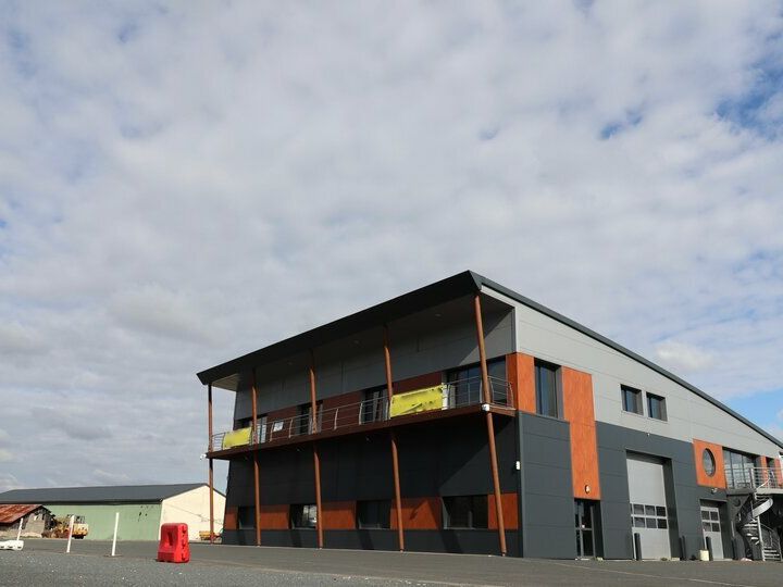 Location local d''activites 550 m² non divisibles