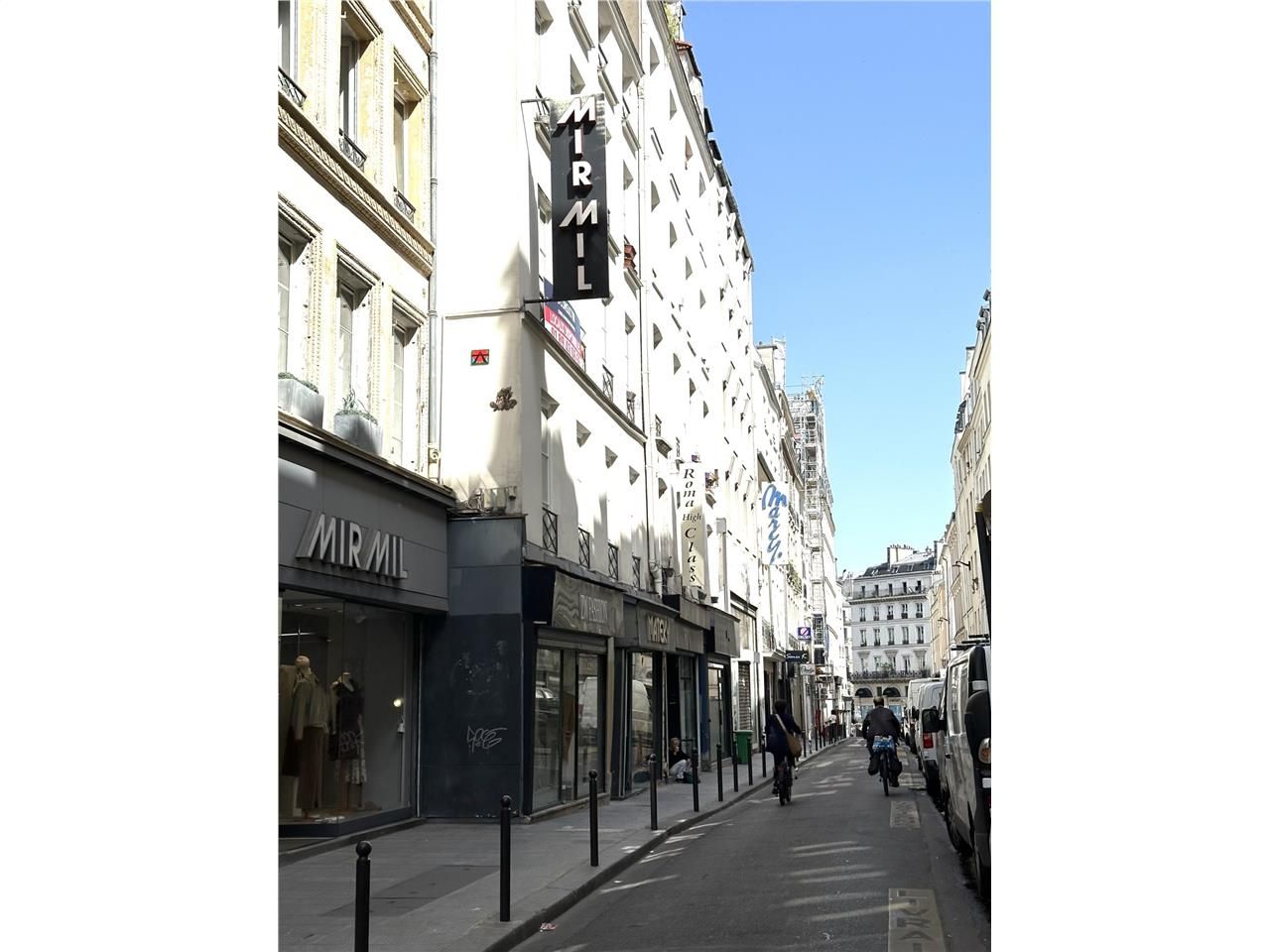 Location local commercial 243 m² à Paris