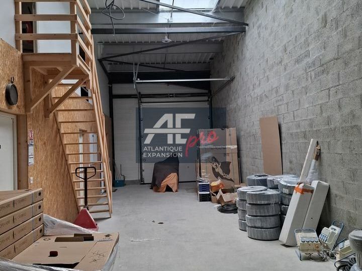 Vente local d''activites 216 m² non divisibles