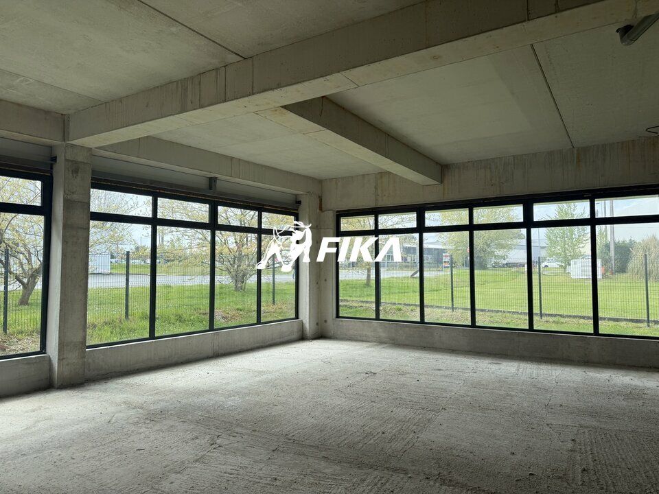Location local commercial 919 m² divisibles à partir de 450 m²