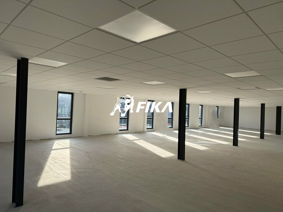 BUREAUX - A LOUER - 915 m² - (33700) MERIGNAC
