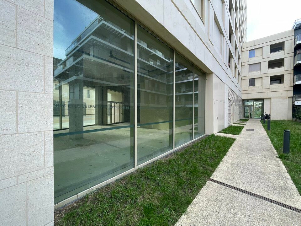 Location local commercial 161 m² non divisibles