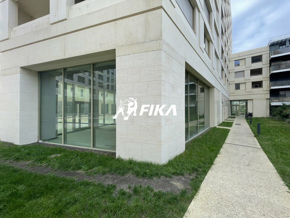 Local commercial de 118 m² + mezzanine à louer à Bordeaux