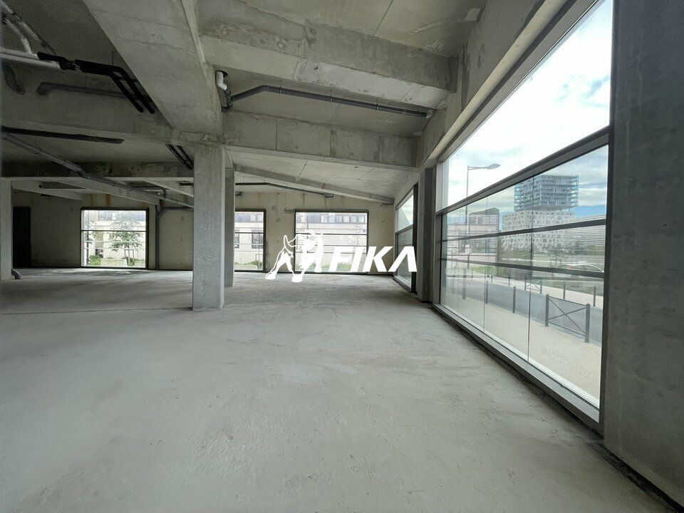 Vente local commercial 703.8 m² divisibles à partir de 120 m²