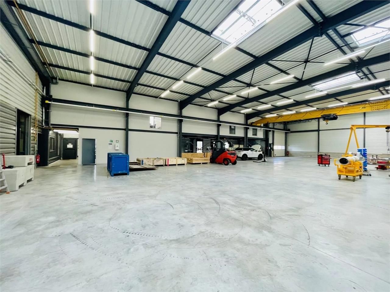 Location entrepots 2037 m² non divisibles