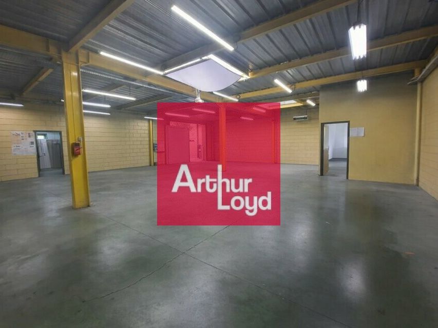 RIOM A VENDRE LOCAL ACTIVITE 965 M² 
