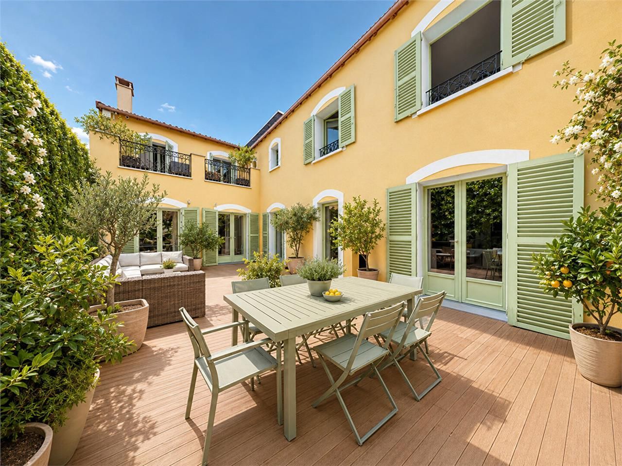 Vente maison/villa 251.00 m² à LA GARENNE COLOMBES