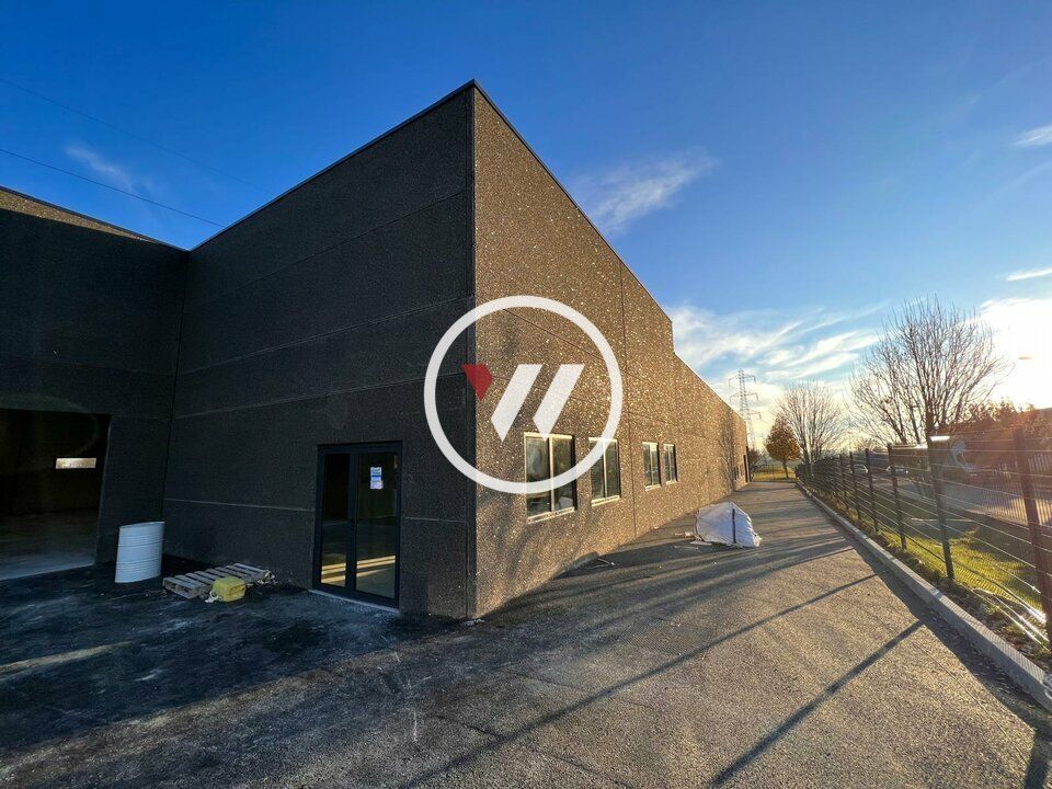 Location local d''activites 1500 m² non divisibles