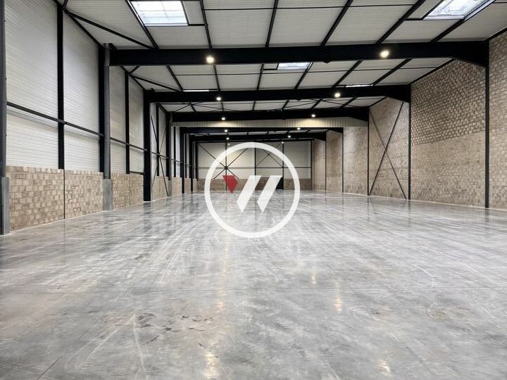 Vente entrepot 7260 m² divisibles à partir de 2400 m²