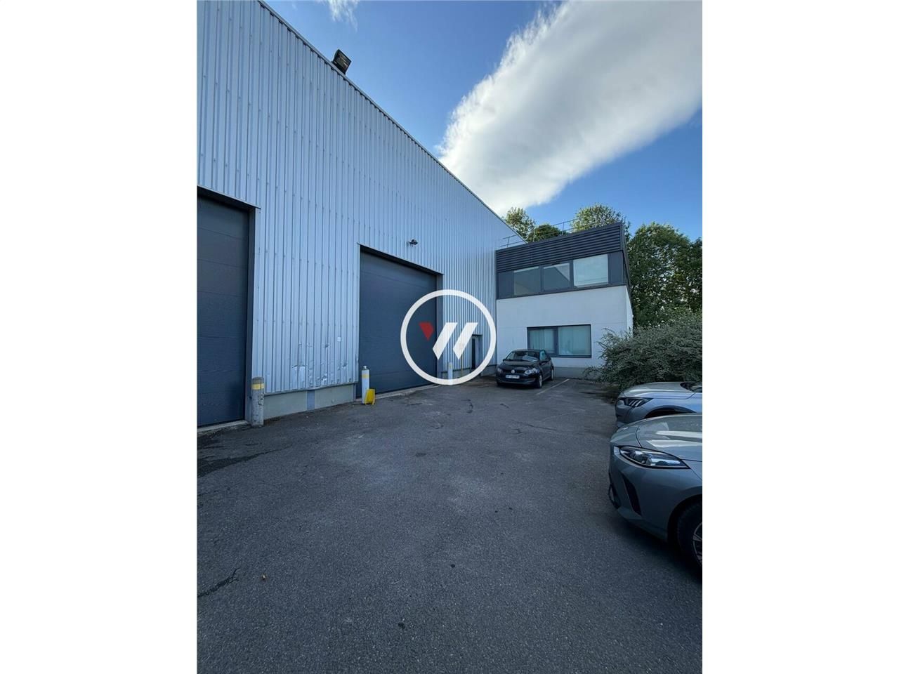 Location local d''activites 472 m² non divisibles