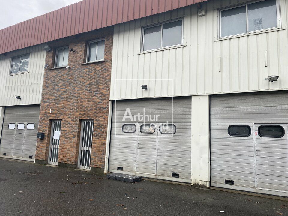 Location local d''activites 300 m² divisibles à partir de 140 m²