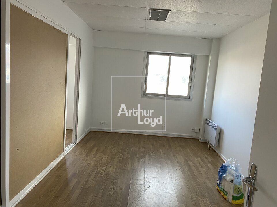 A LOUER LOCAUX TPE - LISSES  