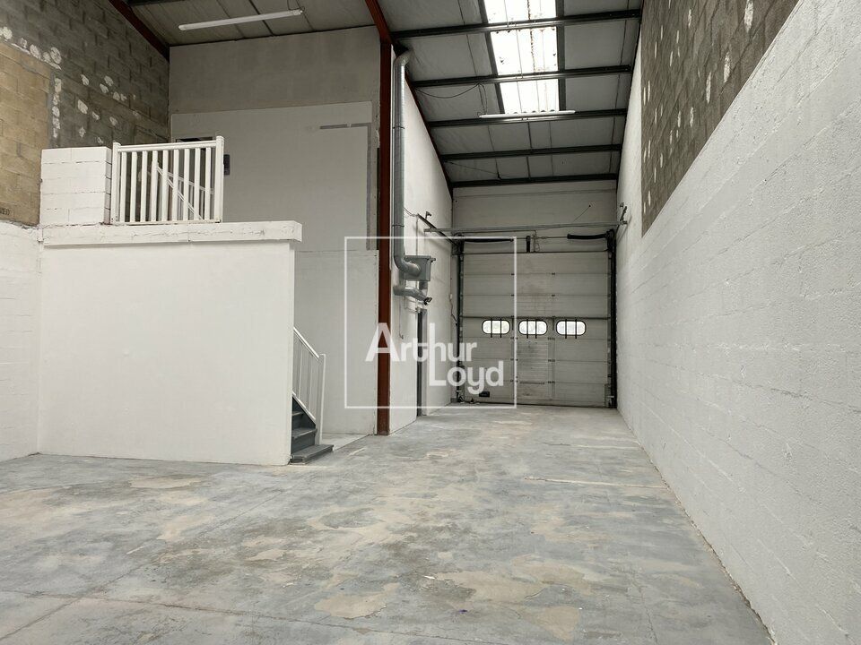 Location local d''activites 140 m² non divisibles
