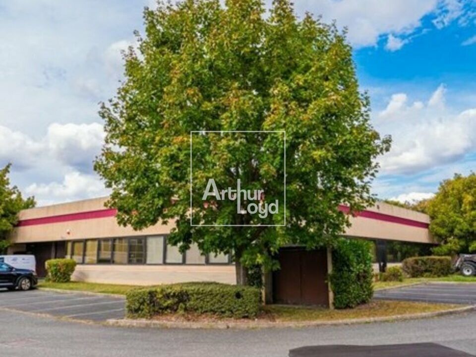 Location local d''activites 1225 m² divisibles à partir de 210 m²