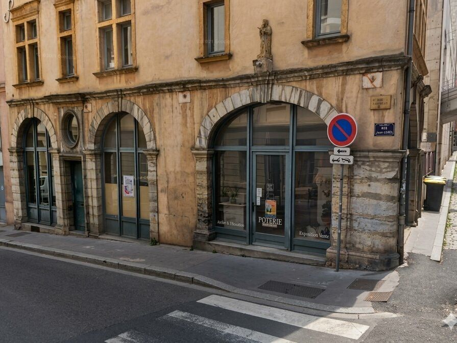Location local commercial 71 m² non divisibles