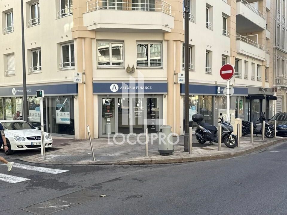 Location local commercial 130 m² divisibles à partir de 40 m²