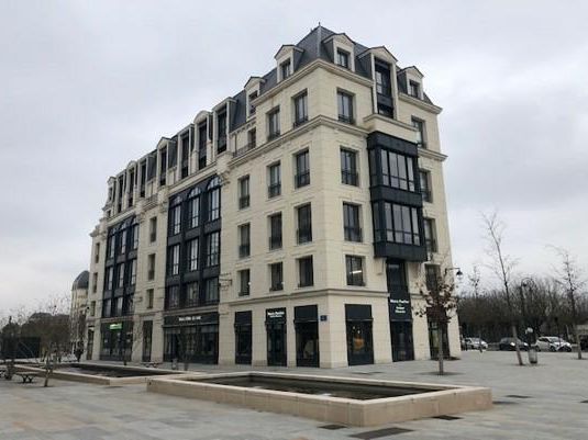 300 m² pour ce bureaux en location à Clamart
