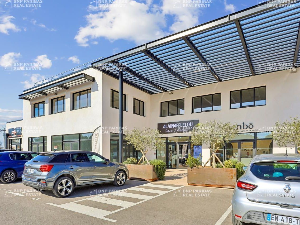 827 m² pour ce bureaux en location à Éguilles