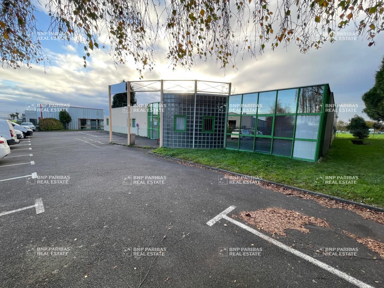 Vente Activité 900 m² non divisibles 35520 La chapelle-des-fougeretz