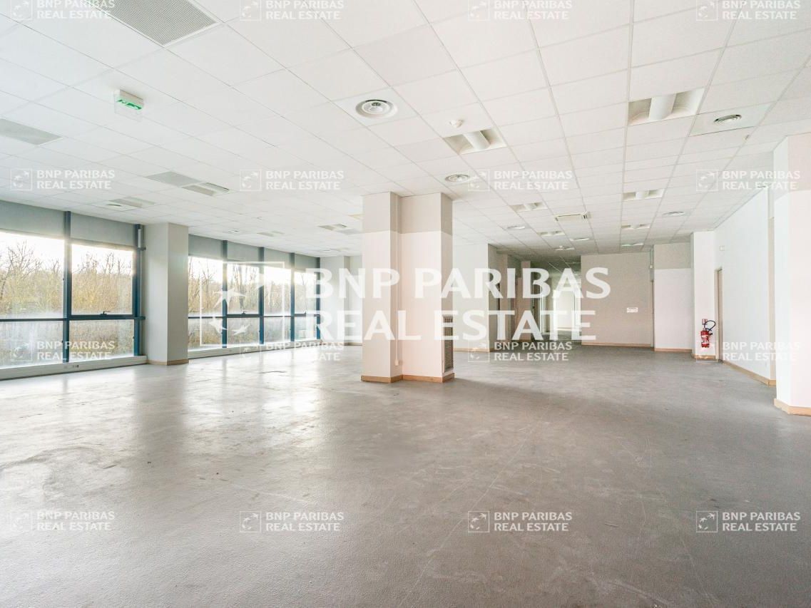 230 m² pour ce bureaux en location à Clamart