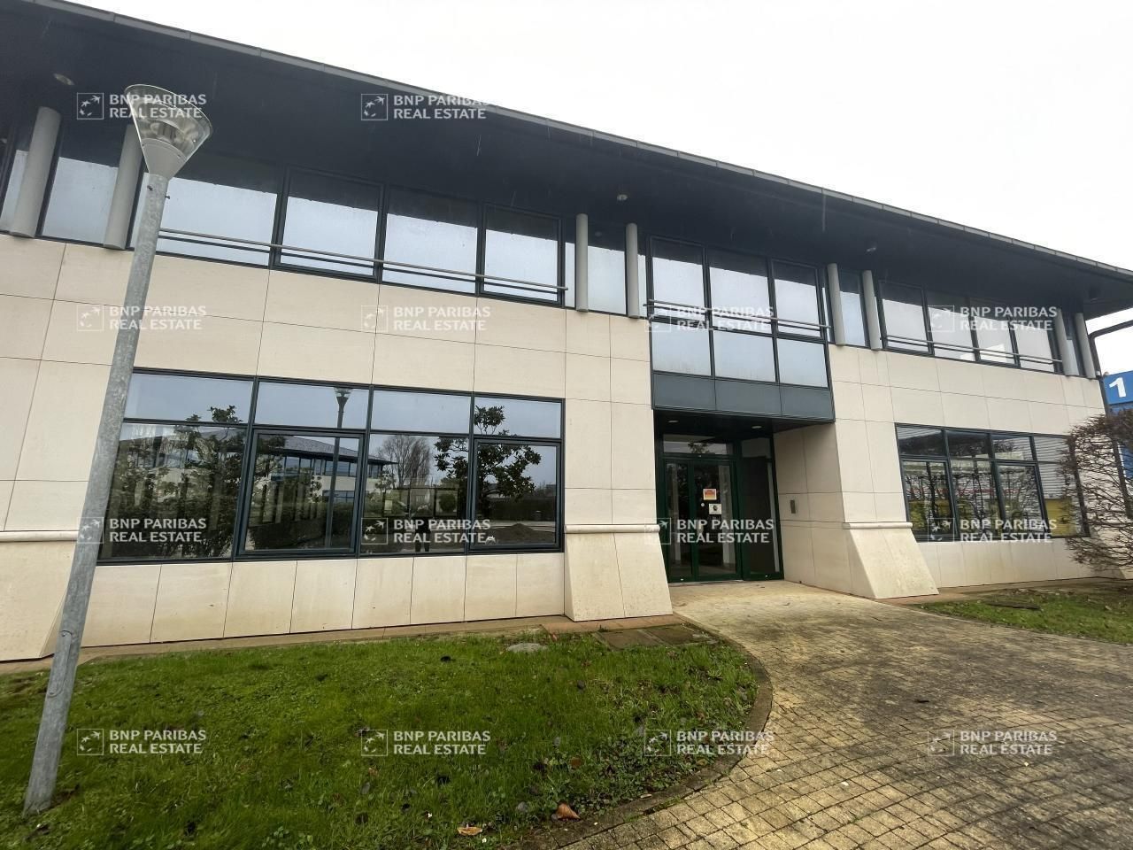 Location Bureaux 776 m² non divisibles 78190 Trappes