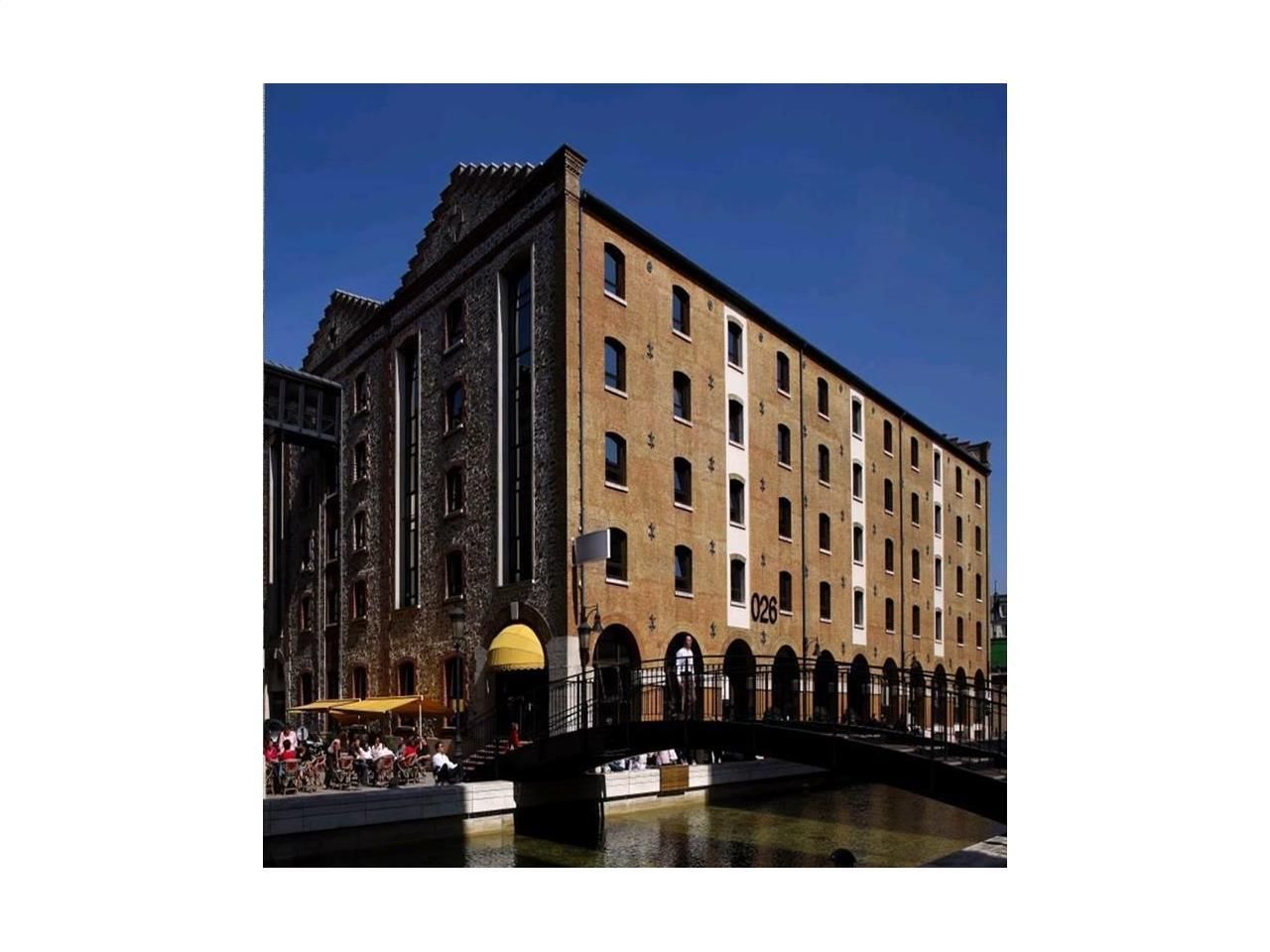 2210 m² pour ce bureaux en location à Paris