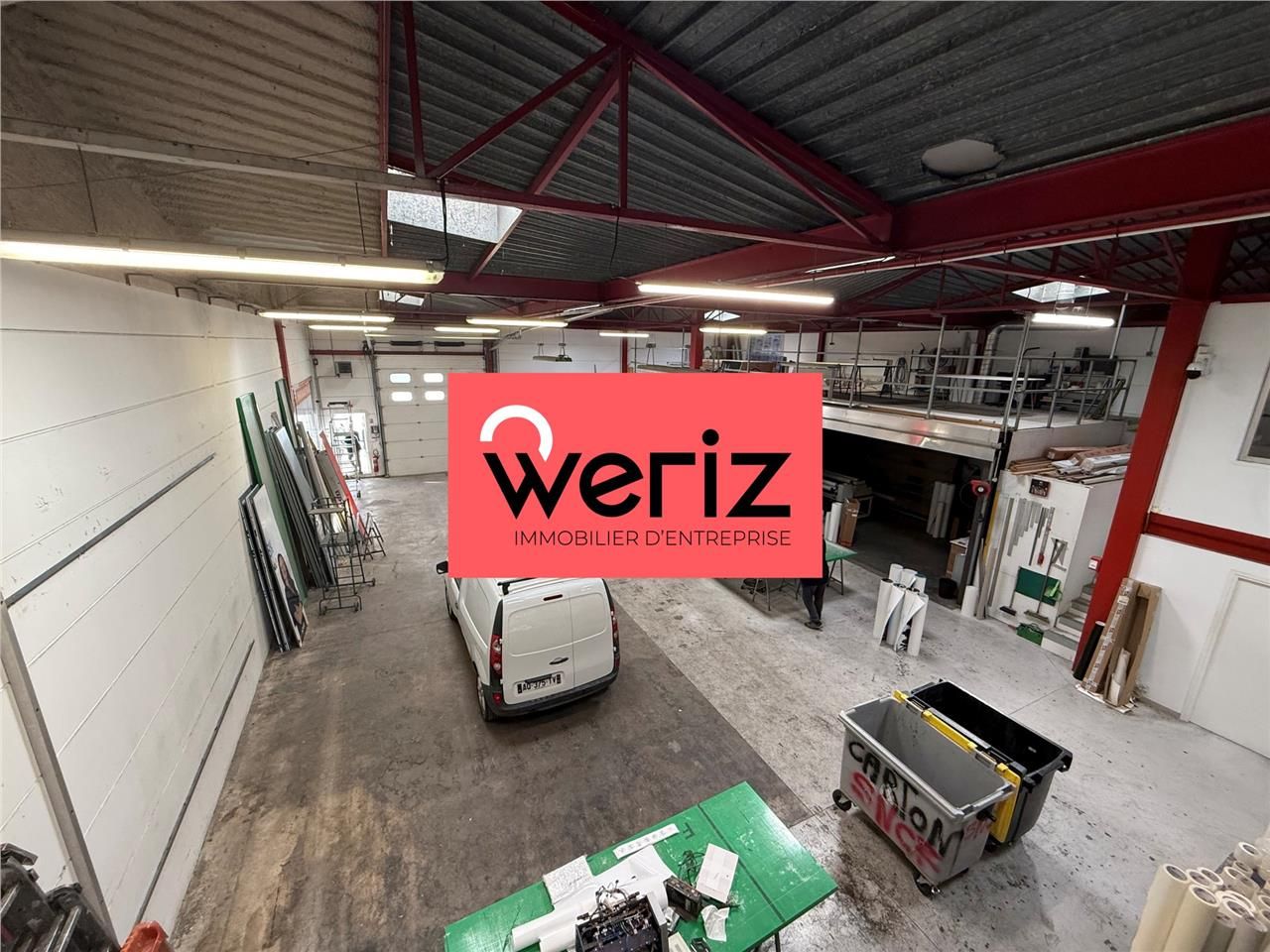 Situé en façade de l'A50, bénéficiant d'une excel