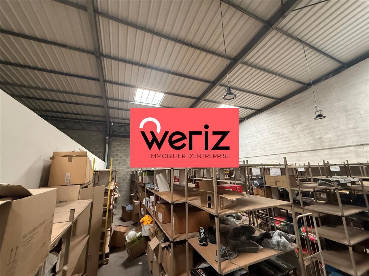 Situé dans la zone de Vitrolles, sur un axe passa