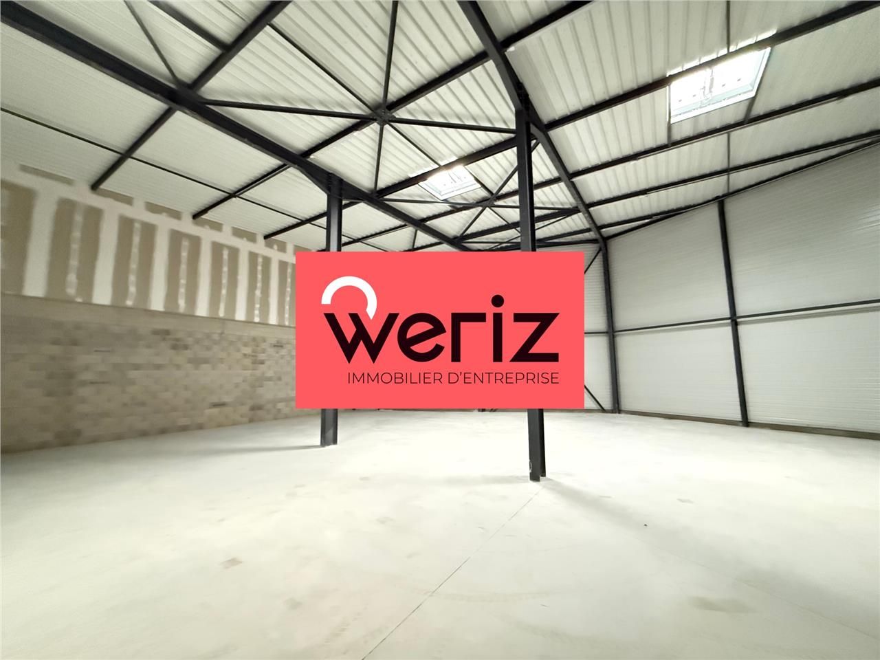 Situé dans la zone de Napollon, à proximité des a