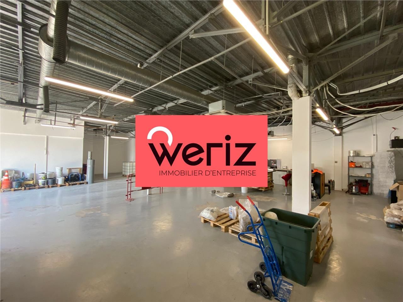 Situé dans la ZI Anjoly, à proximité des axes aut