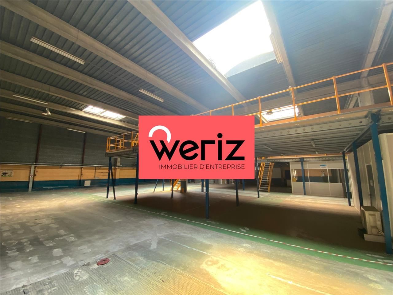Situé à proximité des grands axes autoroutiers et