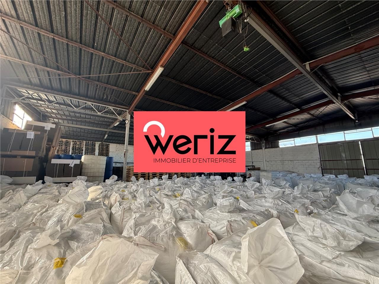 Location entrepots 900 m² non divisibles