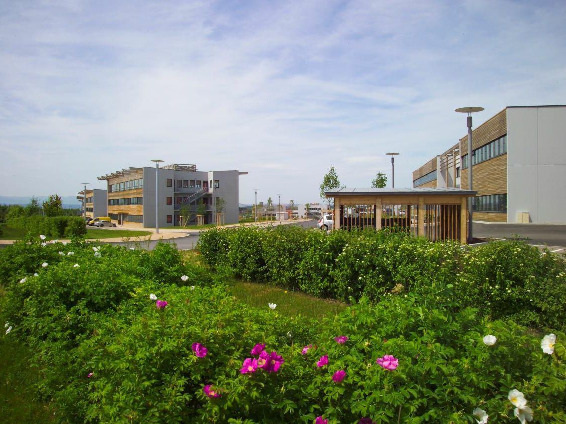 302 m² pour ce bureaux en location à Saint-priest