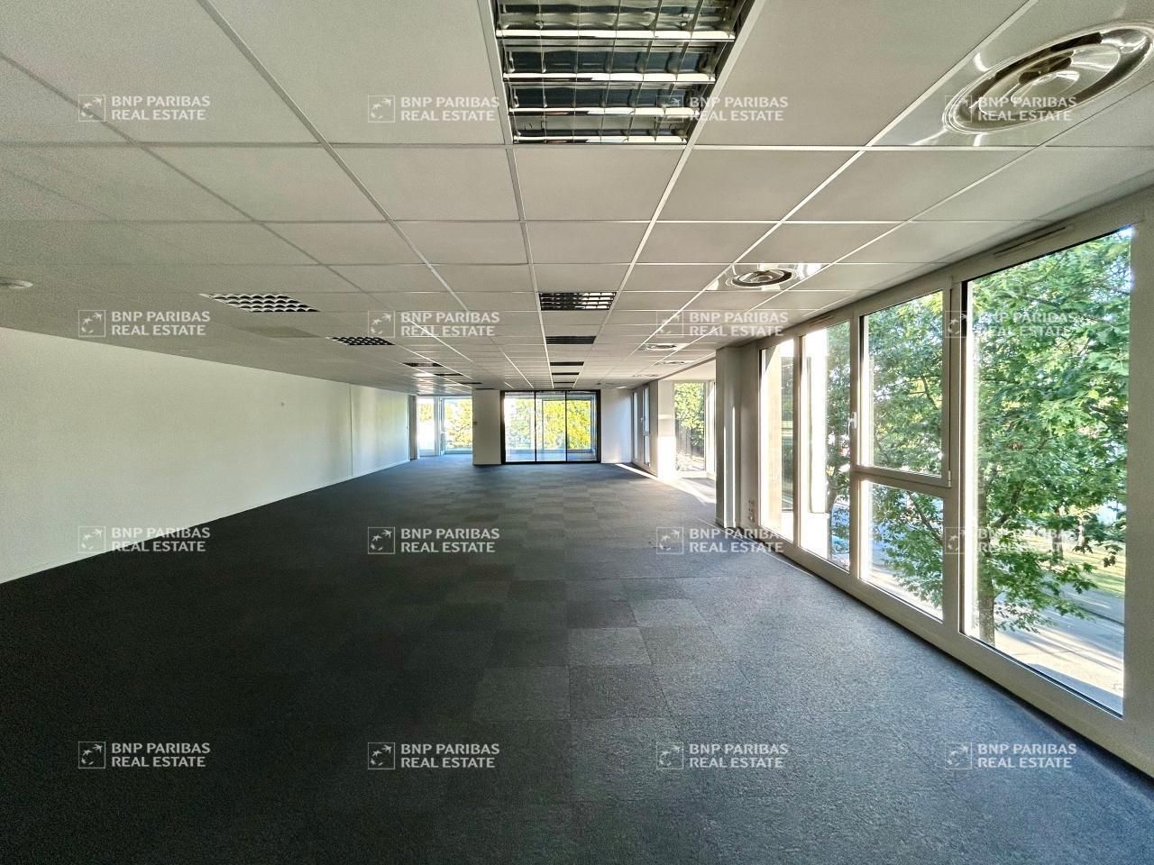 588 m² pour ce bureaux en location à Rennes