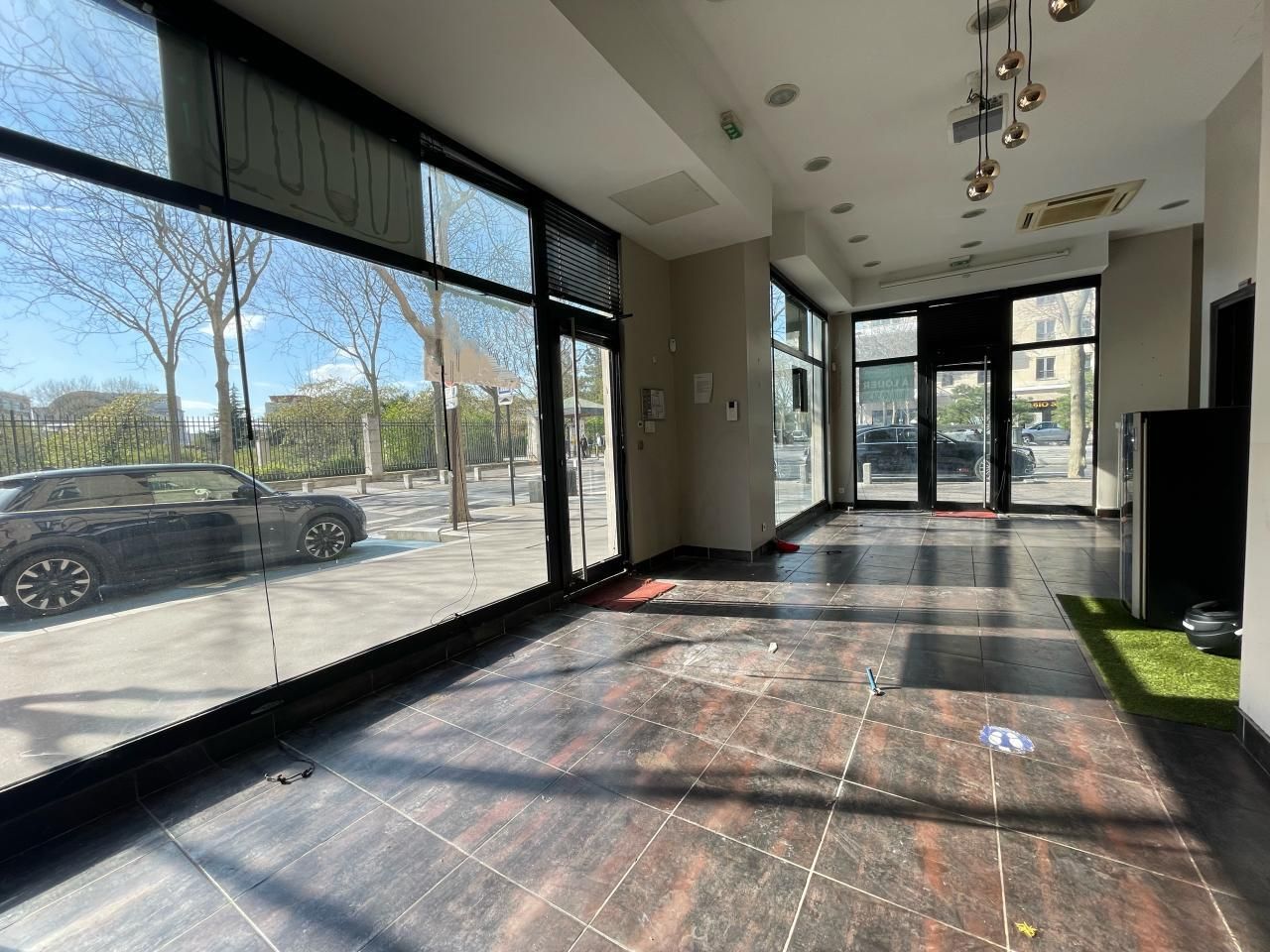 Location Local commercial 130.52 m² non divisibles 92270 Bois-colombes