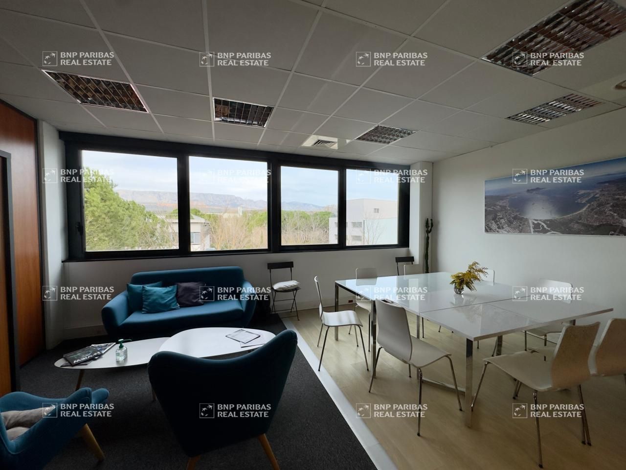 270 m² pour ce bureaux en location à Rousset