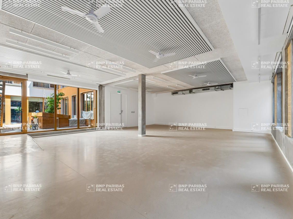 2104 m² pour ce bureaux en location à Paris