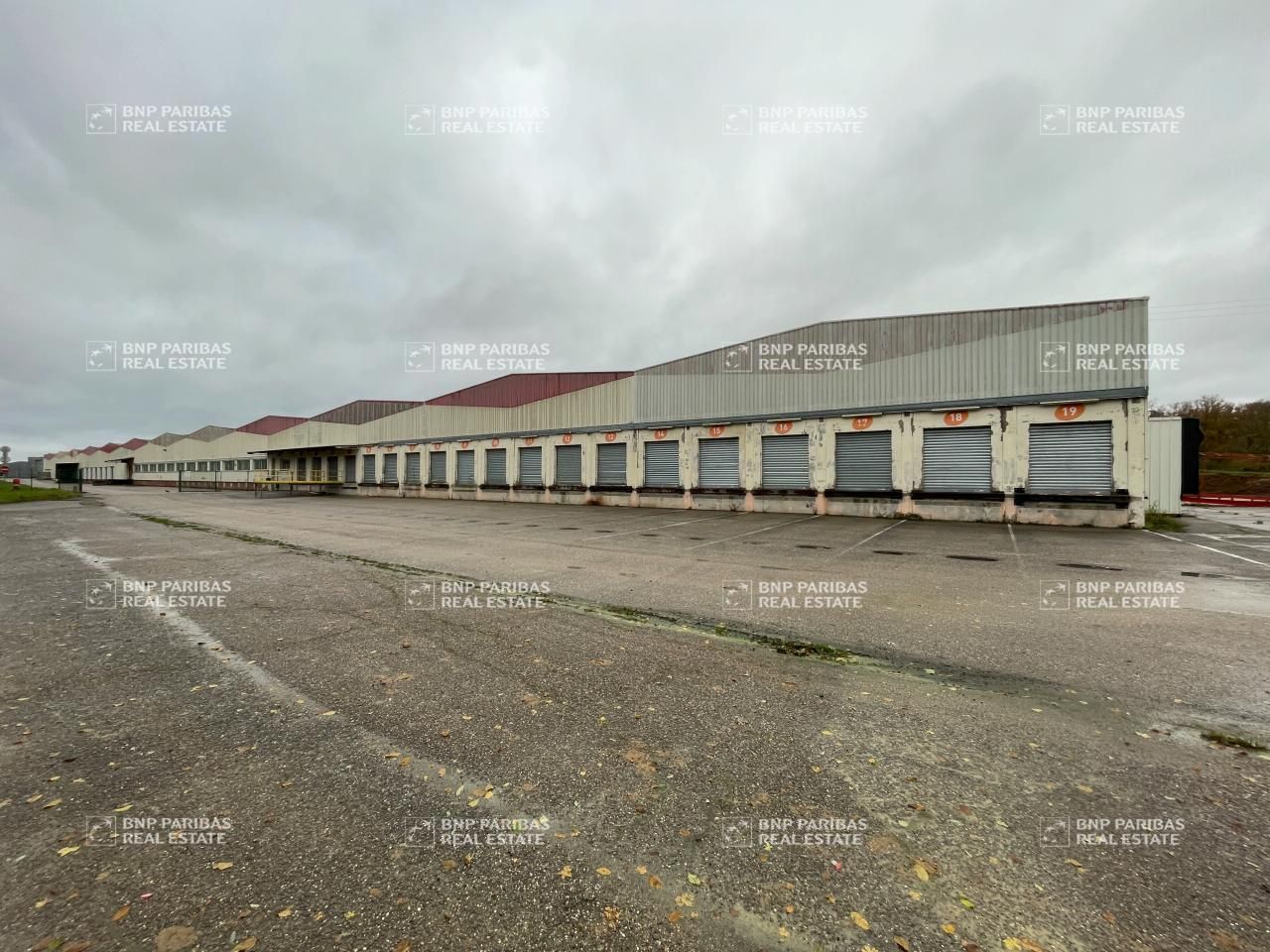 7896 m² pour cetentrepôts classe c en vente à Gondreville