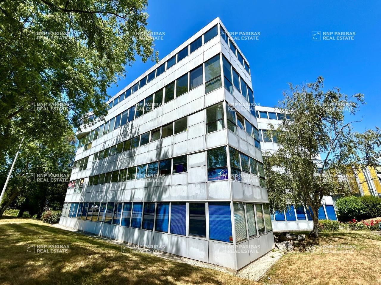 979 m² pour ce bureaux en location à Cesson-sévigné