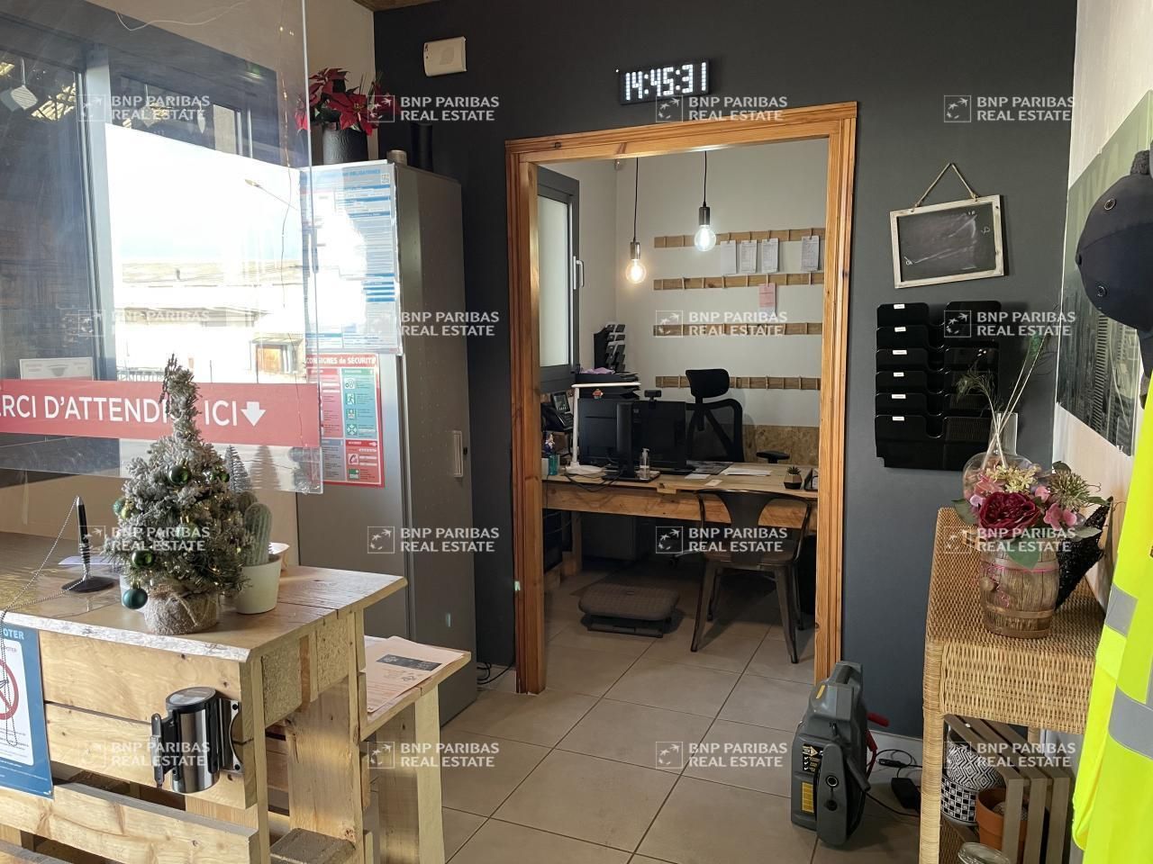 3080 m² pour ce activité en location à Saint-jean-de-la-ruelle