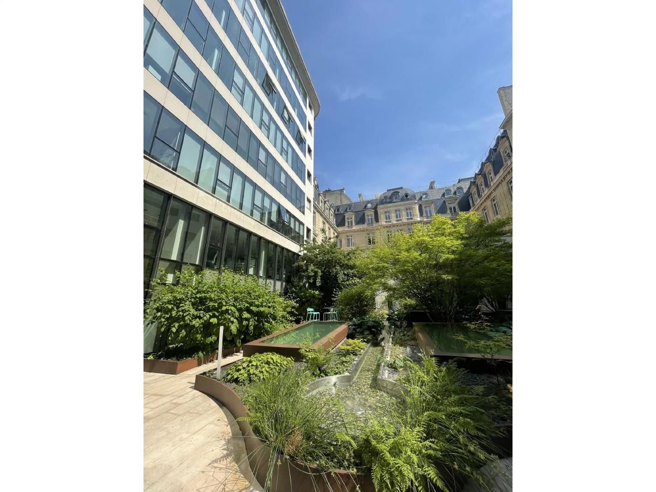 914.11 m² pour ce bureaux en location à Paris